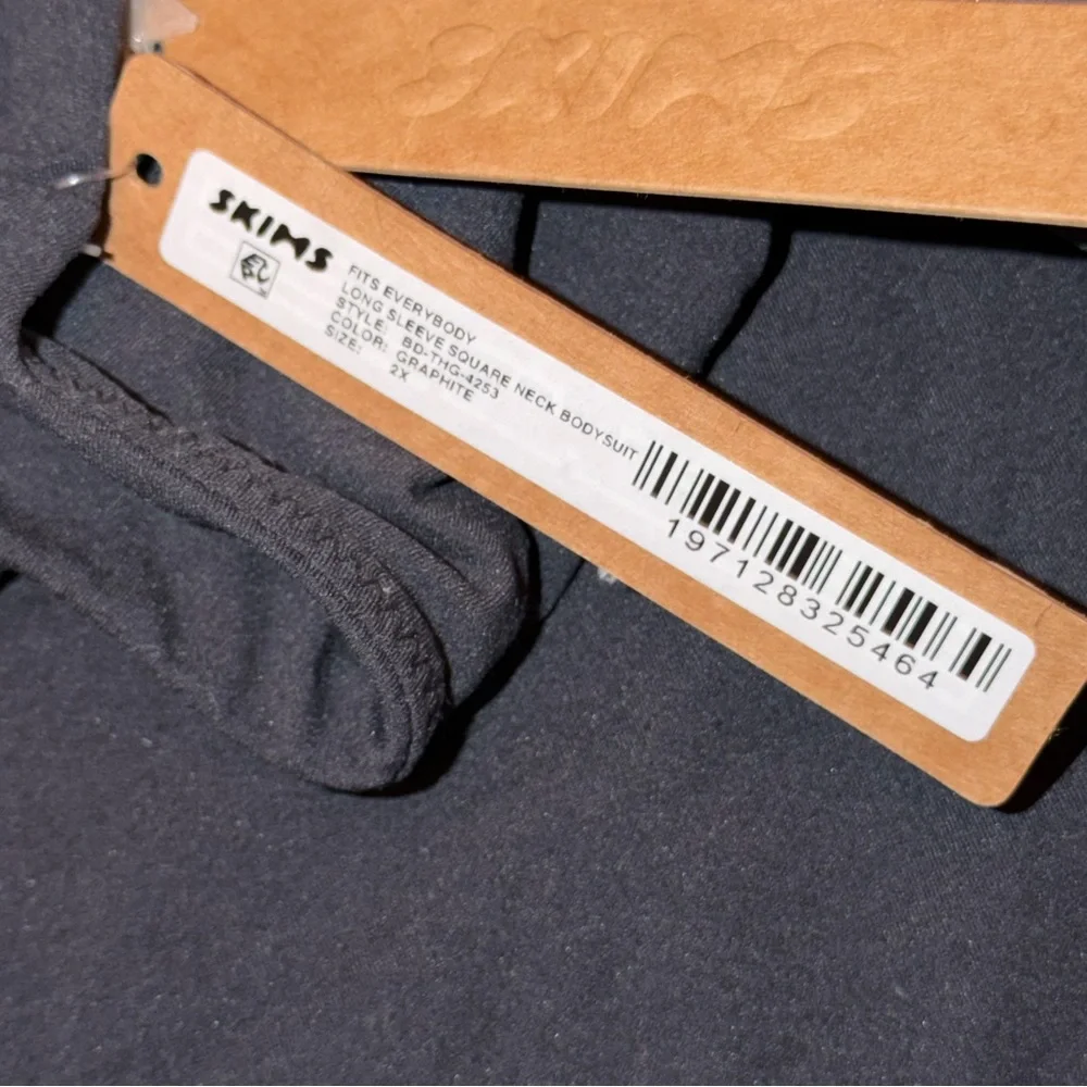 NWT SKIMS GRAPHITE FITS EVERYBODY LONG SLEEVE SQUARE NECK BODYSUIT - Picture 6 of 6